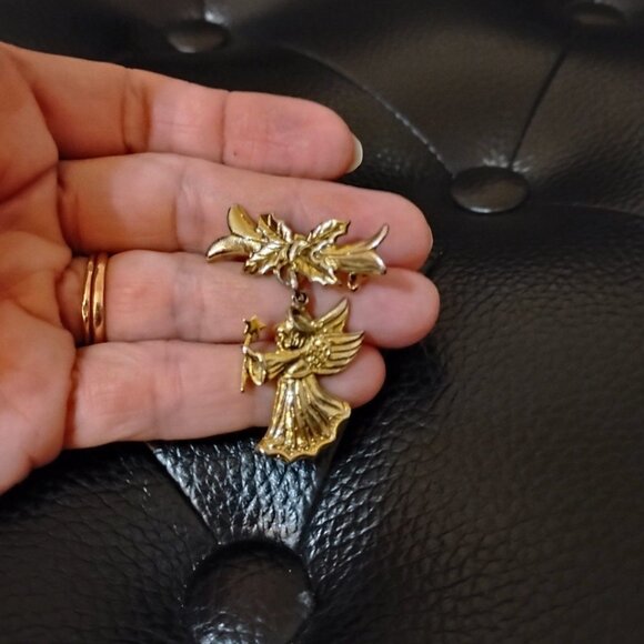 Gold Tone Angel Brooch Holiday Theme - Picture 1 of 10